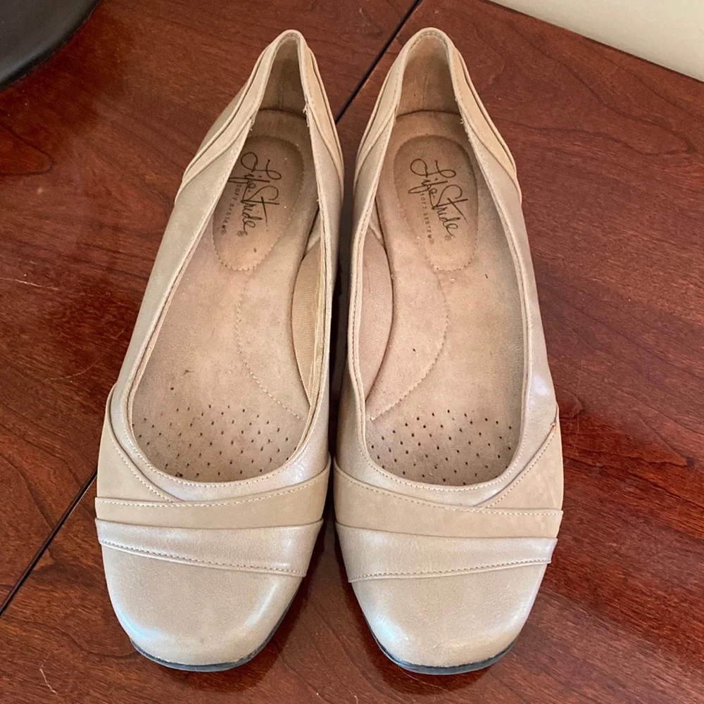 Life Stride Soft System Tan 9.5M Comfort Chic Suede Leather Minimalist Flats